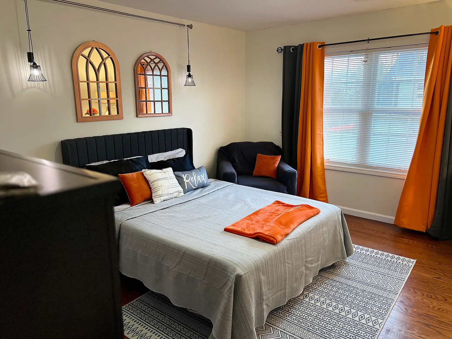 6 bed, 3680 sqft, $1,325 — Photo 1
