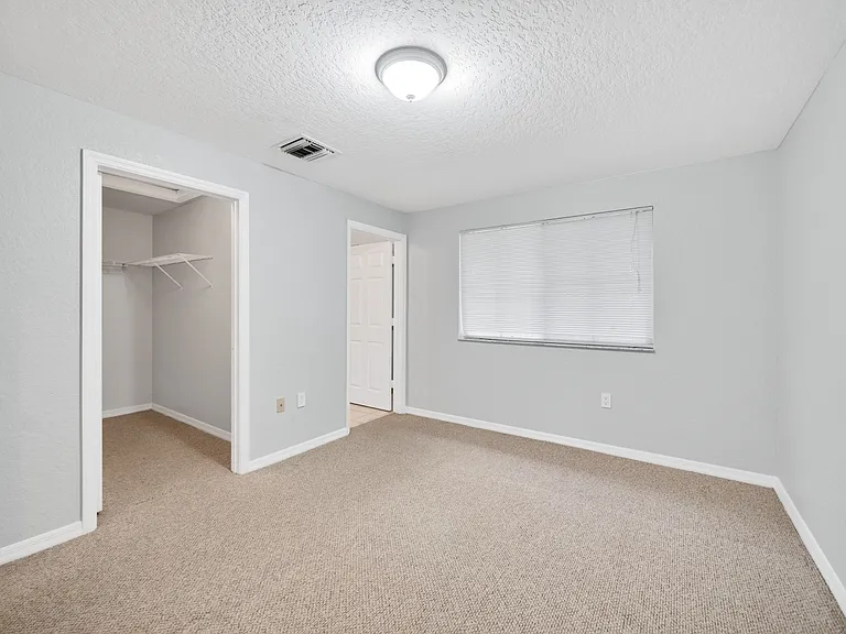 1954 SW 60th Ave #1 — Photo 6