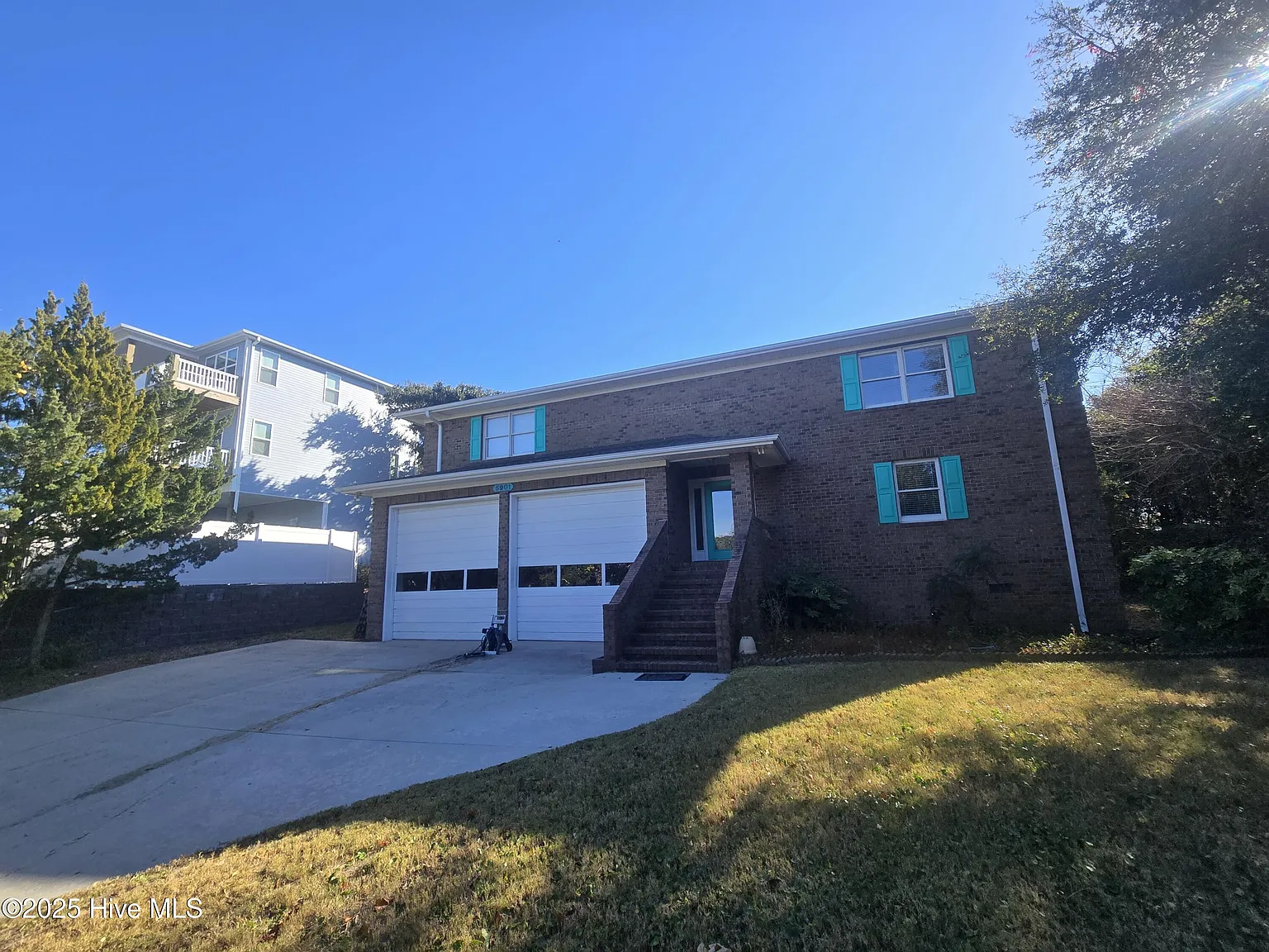 4 bed, 4.0 bath, 2989 sqft, $3,700 — Photo 2