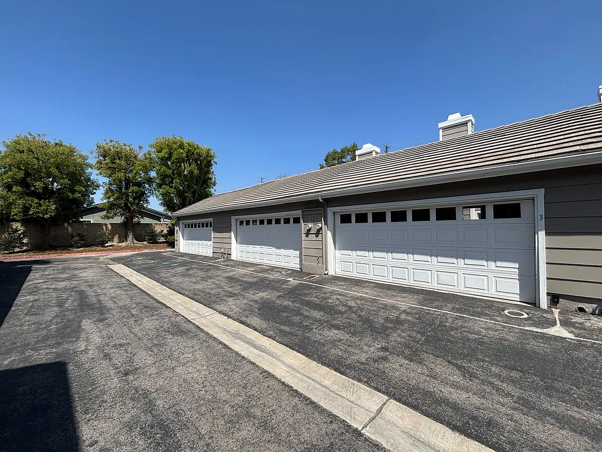 Building Photo - 3902 Cochran St #2