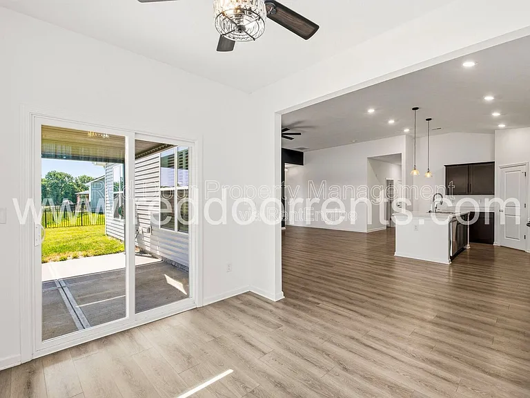1475 Sabra Way — Photo 18