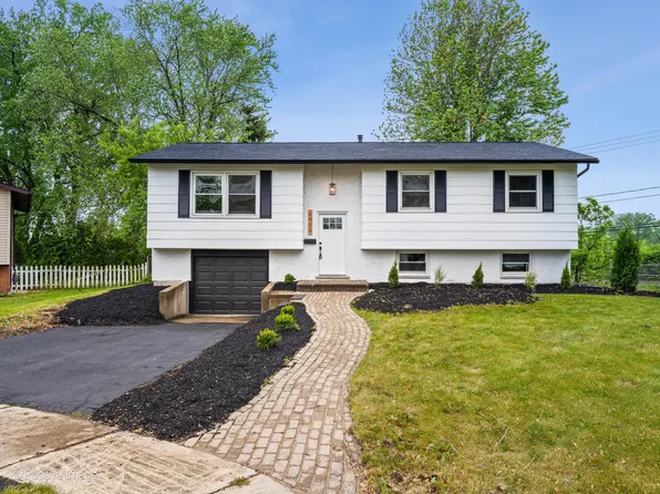 6950 Longmeadow Ln, Hanover Park, IL 60133