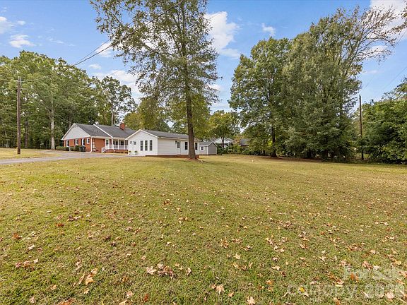 4th image of 100 Forest Hills Dr