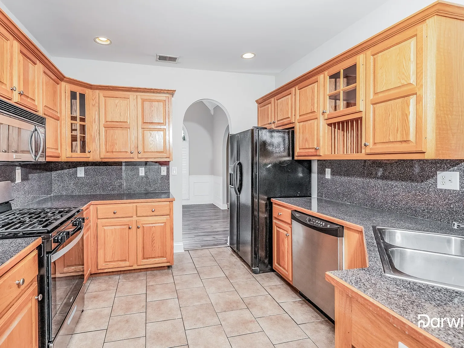 3 bed, 2.5 bath, 1977 sqft, $1,770 — Photo 3