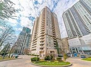 18 Hillcrest Dr #2205, Toronto, ON M6G2E1