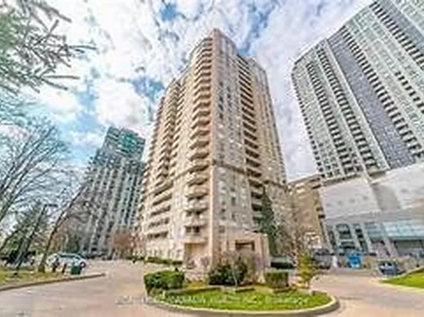 18 Hillcrest Dr #2205, Toronto, ON M6G 2E1