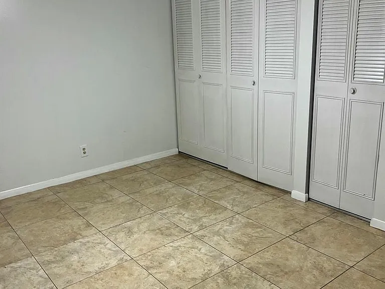 5672 Biscayne Dr S — Photo 8
