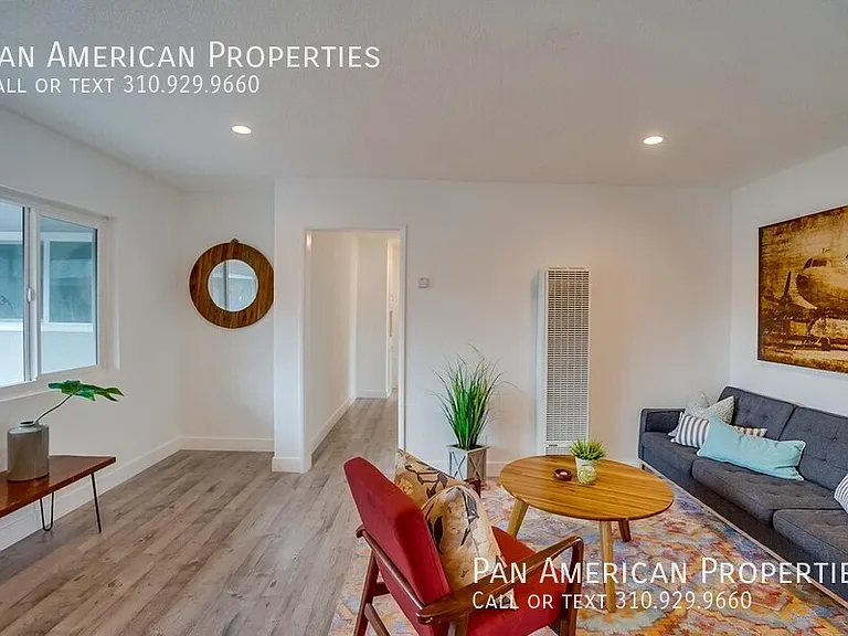 94 E Market St #3 — Photo 4