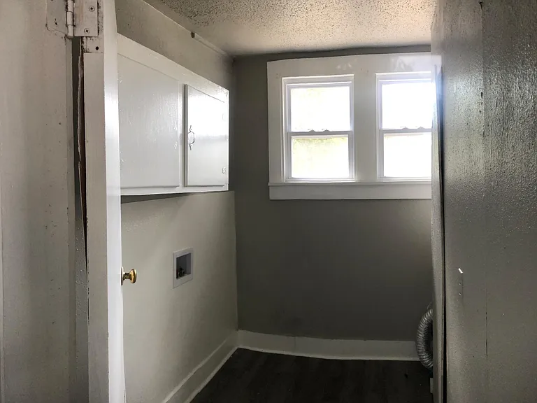 917 W Iowa Ave #C — Photo 12