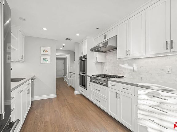 5th image of 575 S Barrington Ave APT 309