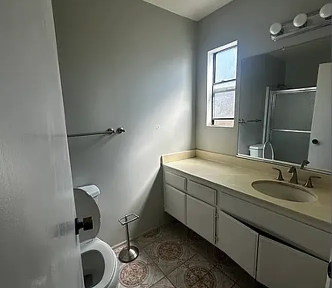 557 E Verdugo Ave — Photo 13