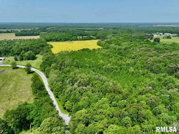 2 Robinson Hill Rd, Stonefort, IL 62987