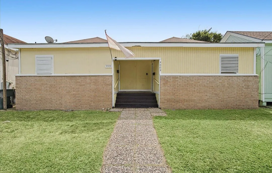 Avenue L, Galveston — Photo 1
