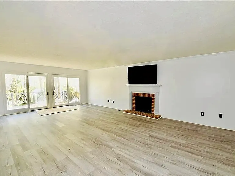 510 Squire Cir — Photo 2