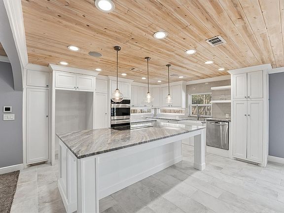 3rd image of 2920 Superior Rd