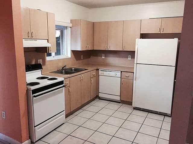 2nd image of 812 SE 9th Ct