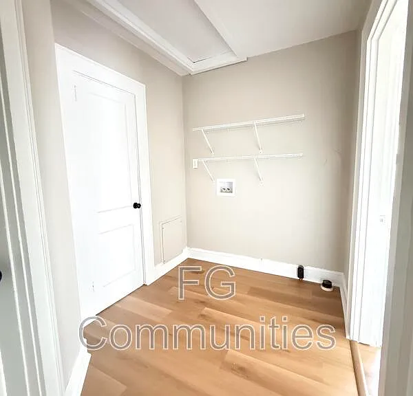 212 Main Ave E — Photo 5