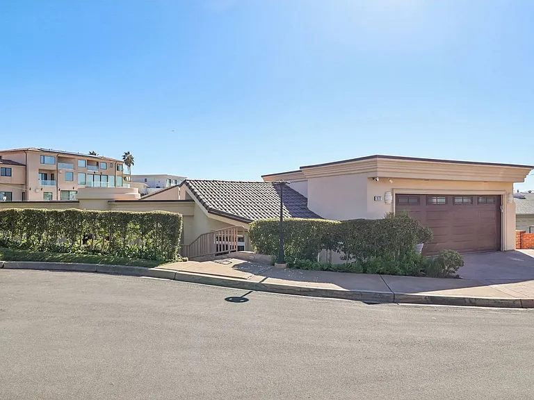 1177 Avenida Amantea — Photo 29