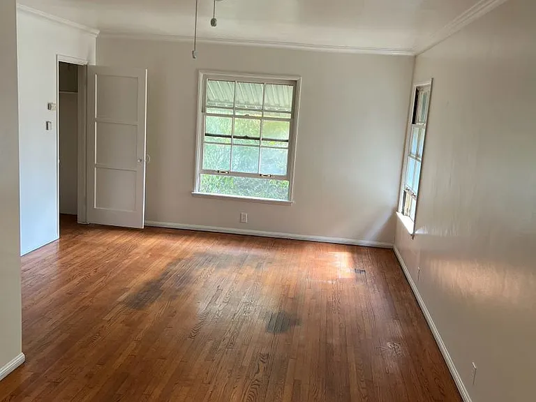 225 W 5th St #9 — Photo 1