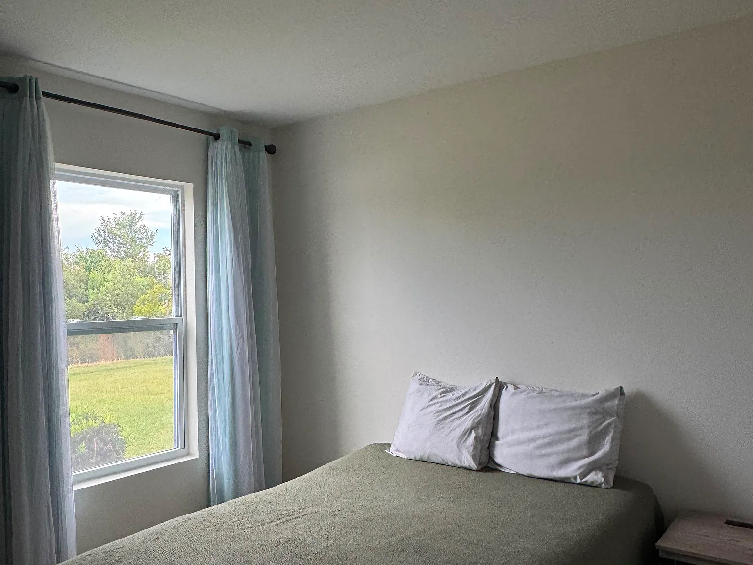 5 bed, 3136 sqft, $1,000 — Photo 3