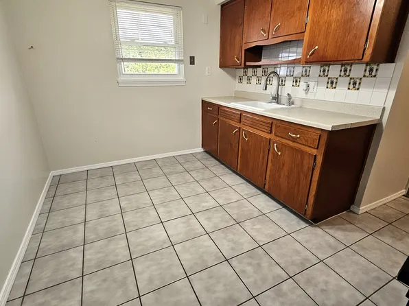 17637 Prospect St, Melvindale, MI 48122