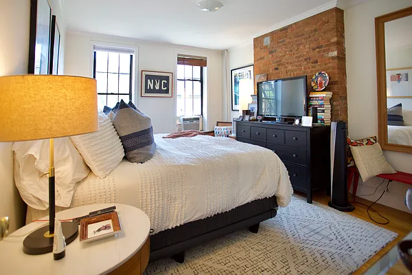Rented by Bond New York | media 5