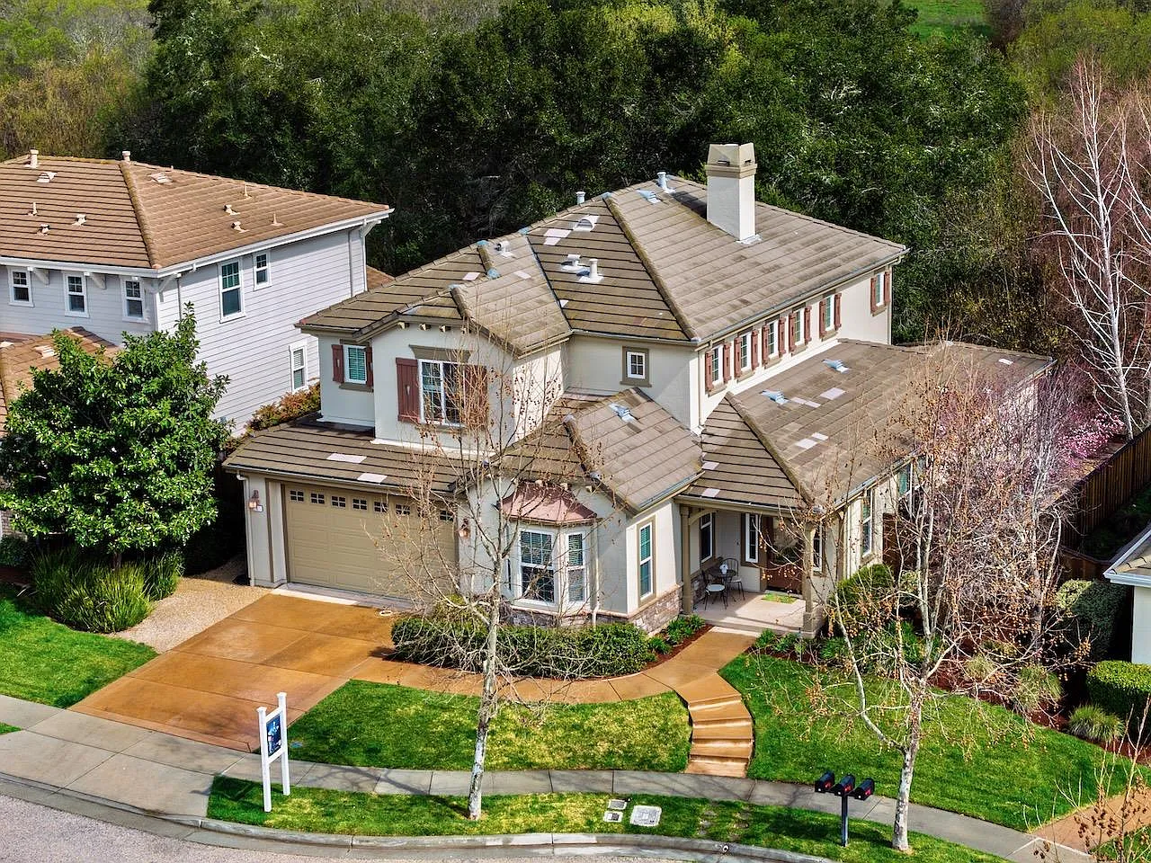 4 Deerfield Dr photo 1