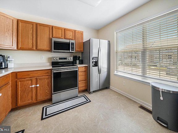 3rd image of 30 Renza Ln