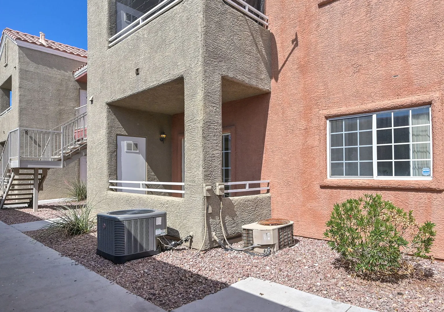 NE Near Nellis! Gated! Community Pool, Spa, Clubhouse & Park with playground!! — Photo 4