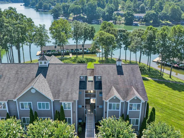 305 S Pointe Shore Dr, Moneta, VA 24121