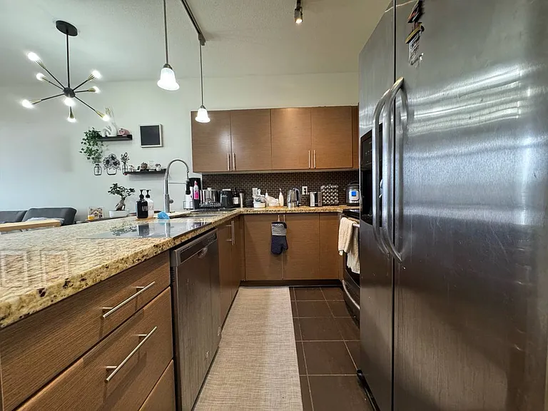 2239 Kingsway #326 — Photo 7