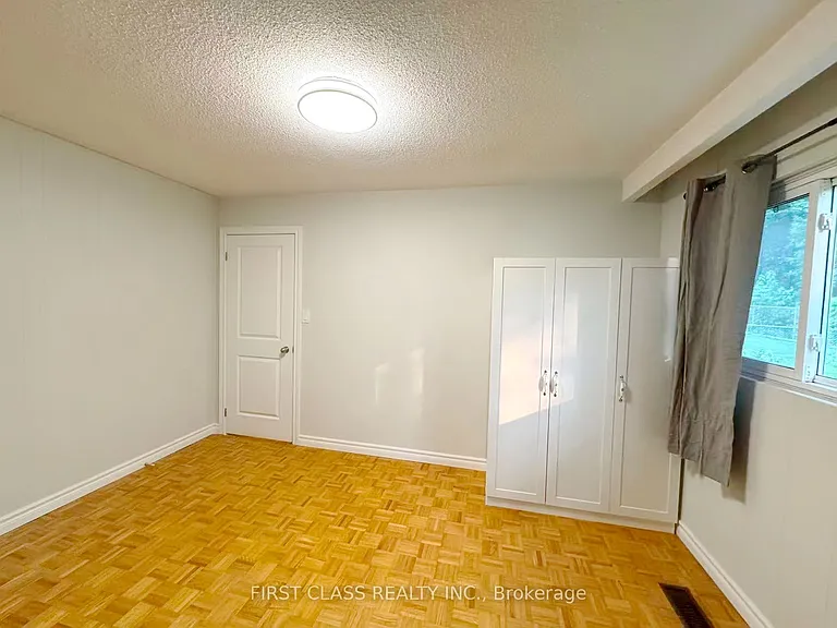 1353 Myron Dr #LOWER — Photo 19