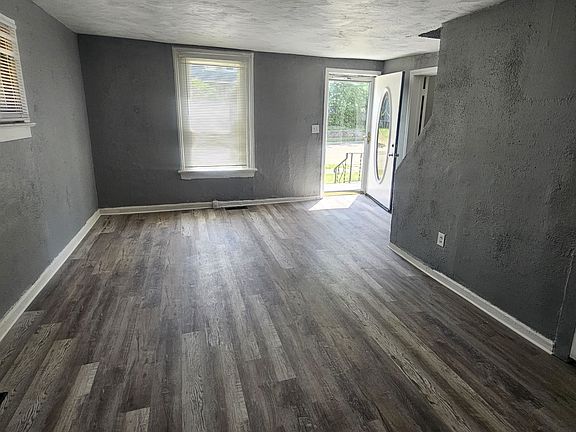 5th image of 218 Oakwood Ave