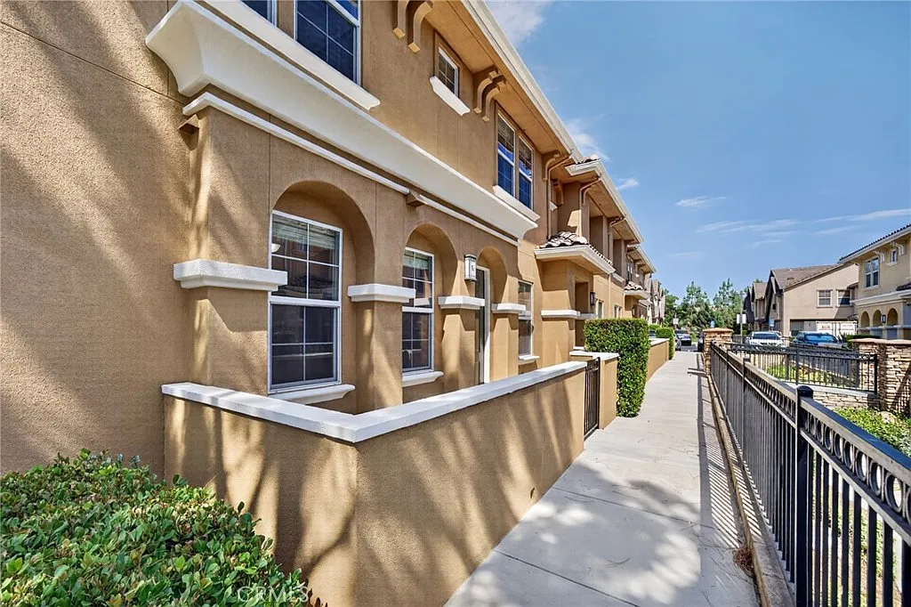2 bed, 2.5 bath, 1463 sqft, $3,400 — Photo 1