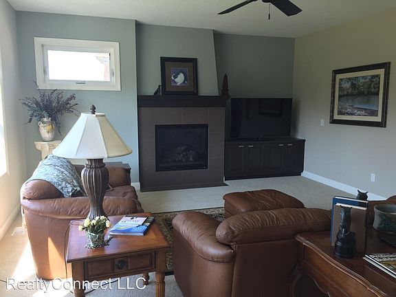 2nd image of 709 Applewood Cir