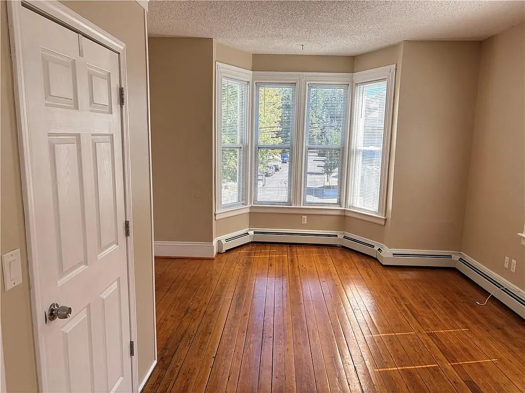 2 bed, 1.0 bath, 1100 sqft, $2,650 — Photo 4