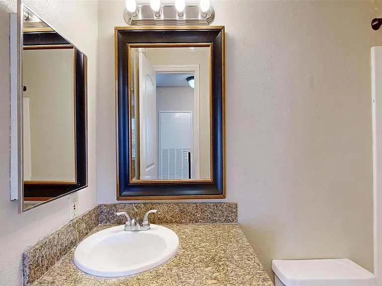 904 University Oaks Blvd #20 — Photo 16