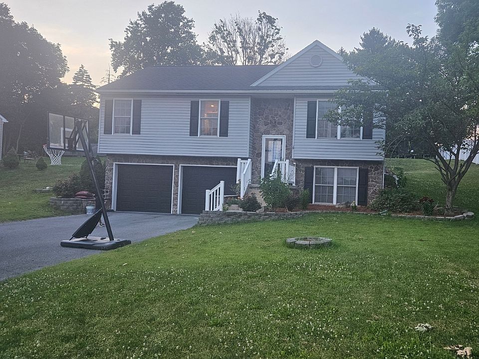 1st image of 3227 Joyce St