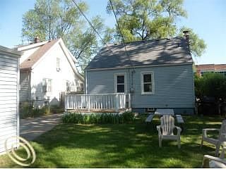 4th image of 2395 Sunnyknoll Ave