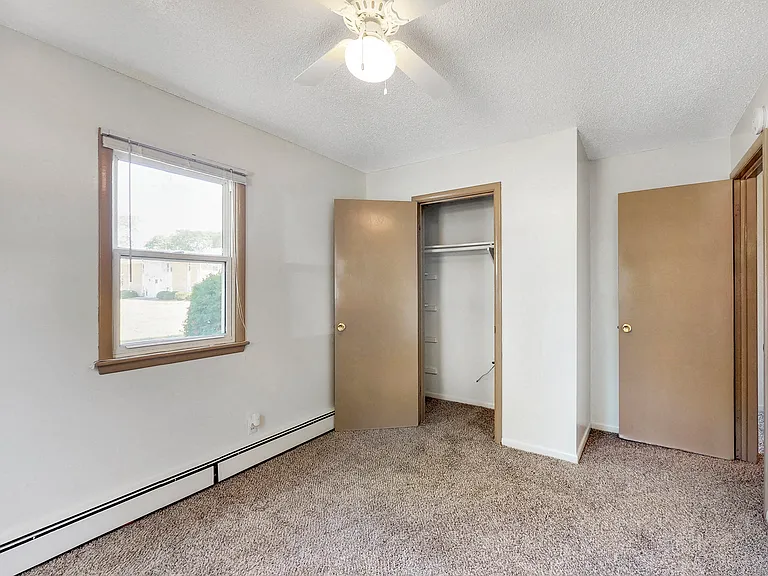 Plaza Manor — Photo 40