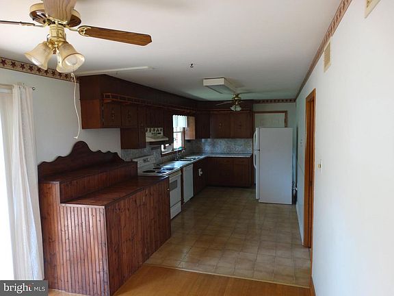 3rd image of 2810 Grandview Dr