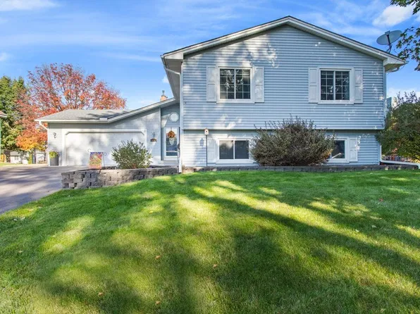 670 Conestoga Trl, Chanhassen, MN 55317