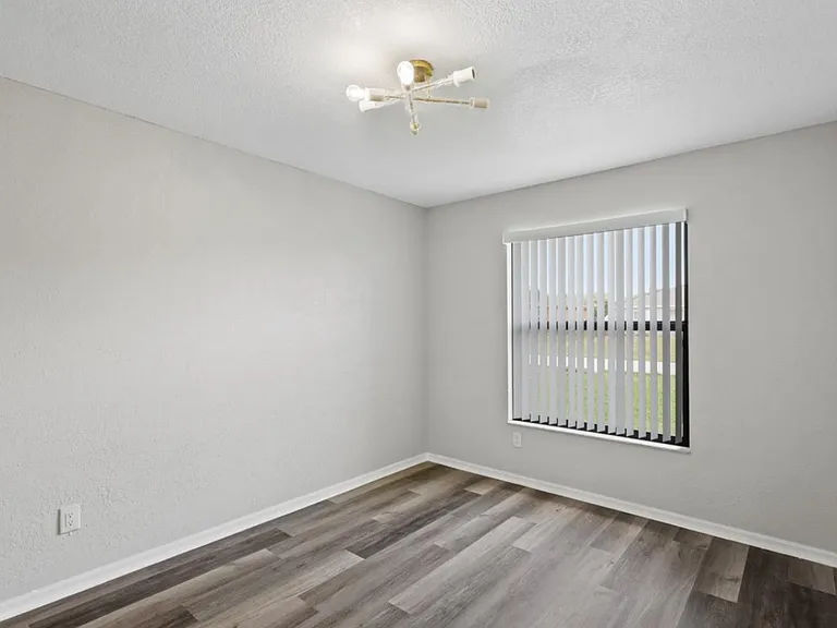 2024 SW Monterrey Ln — Photo 16