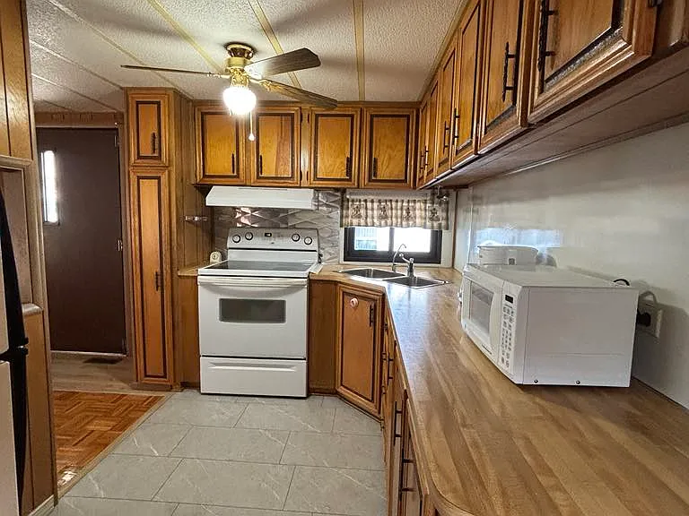 37105 Lois Ave — Photo 8