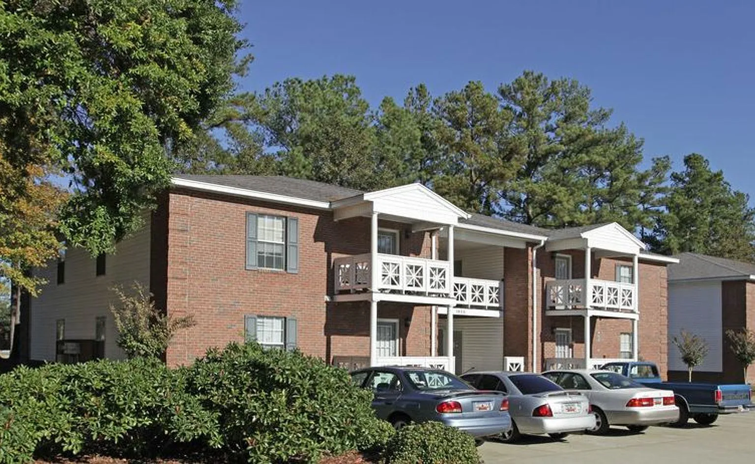 Waterforde Place Apartments — Photo 3