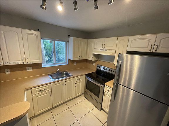 5th image of 1240 SE 31st Ct #10632