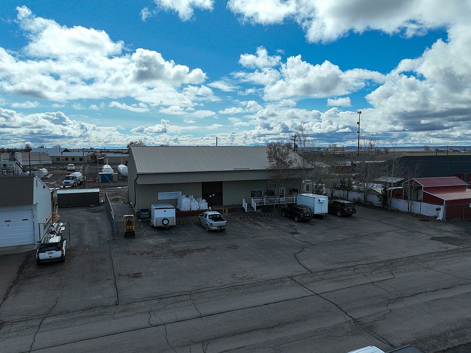 1st image of 111 E Railroad Ave