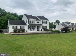 2004 Robert Burns Dr, Aston, PA 19014