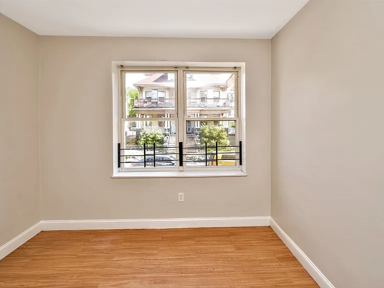 9 Esmond St #6 — Photo 3