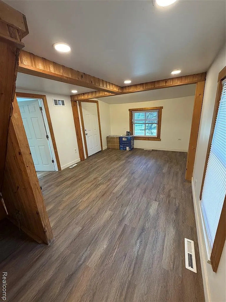 2 bed, 1.0 bath, 800 sqft, $1,645 — Photo 3